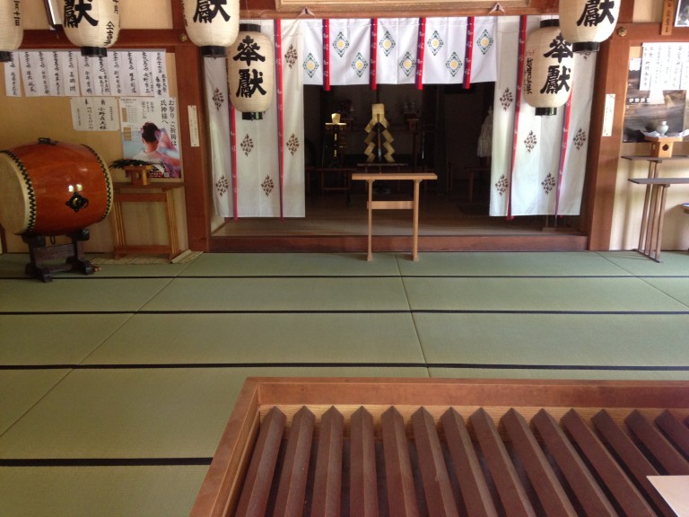 神社の畳替え